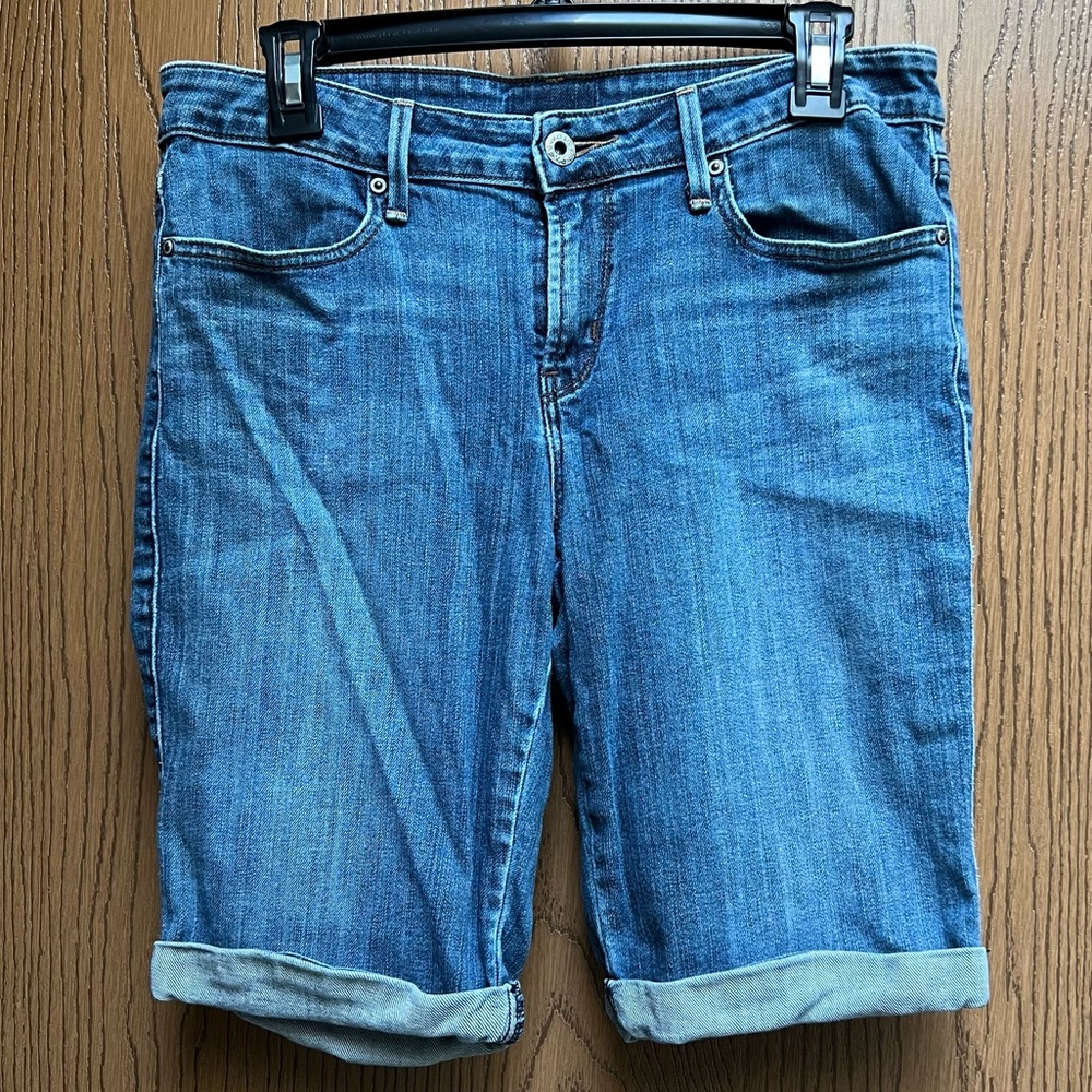 Levi’s 545 Bermuda - Women’s size 8 - Blue denim